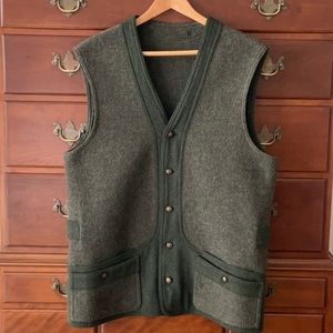 Men's Gray and Green Vest